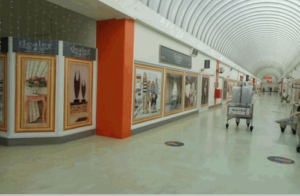 Exterior da loja no centro comercial em POmbal