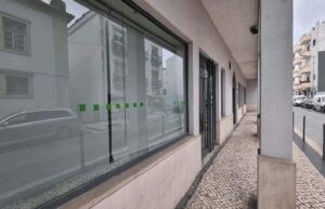 lCopa da loja no centro de Pombal, equipada para uso funcional