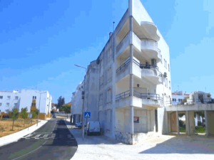 Fachada dos Armazéns à Venda em Estremoz