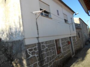 Arruamento da moradia T2 em Olival Forno com 2 pisos
