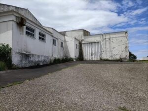 Fachada lateral do Edifício Industrial Isolado em Santa Cruz