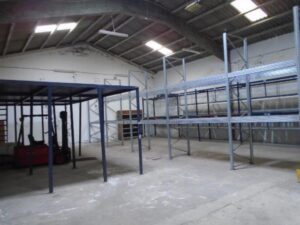 Zona armazem no Edifício Industrial