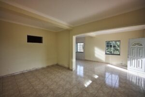 Sala de estar no 1º piso da moradia em Angra do Heroísmo
