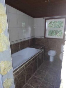 wc da habitação no 1º andar da casa no Salão.