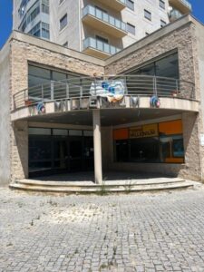 Fachada Venda de frações no Centro Comercial Millenium em Abrantes
