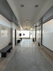 corredores amplos Venda de frações no Centro Comercial Millenium em Abrantes