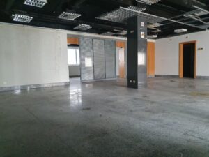 Espaço amplo da Loja comercial no centro de Vila Nova da Barquinha.