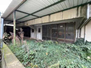 Logradouro das lojas e armazém em Macedo de Cavaleiros