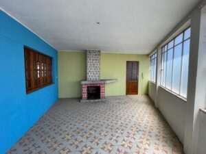 ala ampla com Lareira no 1º andar da propriedade