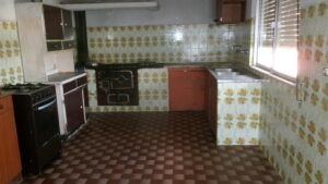 Cozinha no 1º andar da moradia T5