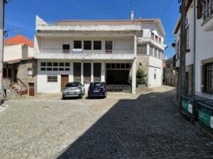 Fachada da Moradia T5 em Paços da Serra