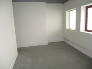 Espaço comercial com luz natutal à venda em Vila Nova de Gaia
