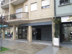 Fachada da loja comercial à venda em Paços de Ferreira