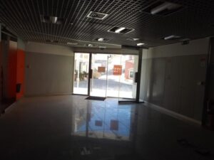 Entrada principal da loja para venda em Santarém