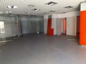 Espaço interno amplo e bem iluminado