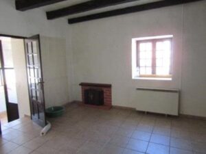segunda Sala com lareira da moradia T5 em Montemor-o-Velho