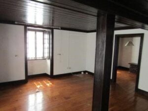 Sala ampla e luminosa da moradia T5 em Montemor-o-Velho