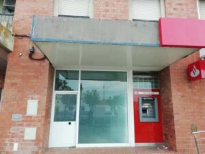 Fachada da loja comercial à venda em Vendas Novas