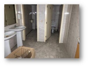 Espaço comercial com 2 wc à venda no Porto