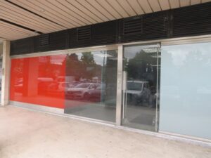 Fachada de loja para venda em Loures