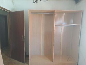 Quarto com roupeiro